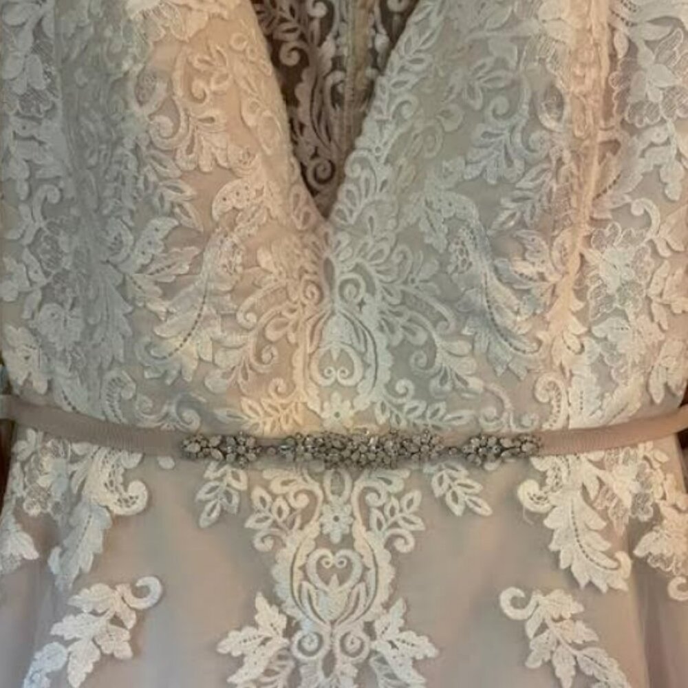 Stella York Romantic Lace Wedding Dress with Cameo Back - Picture 8 of 16